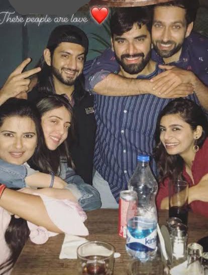 TheWorldOfKunal's tweet photo. Lovely couples 😍
💕 @KUNAL_JAISINGH @sresthb 💕
💕 @NakuulMehta @JANK_EE 💕
💕 @nikitindheer @kratikaonly 💕

#Kunaljaisingh #kunal #kunalians #KJS
#bharati #bharatikumar #bharatikjaisingh #bharatijaisingh #bharnal #bharnalians #bharnalforever https://t.co/5CnBGJe6wR