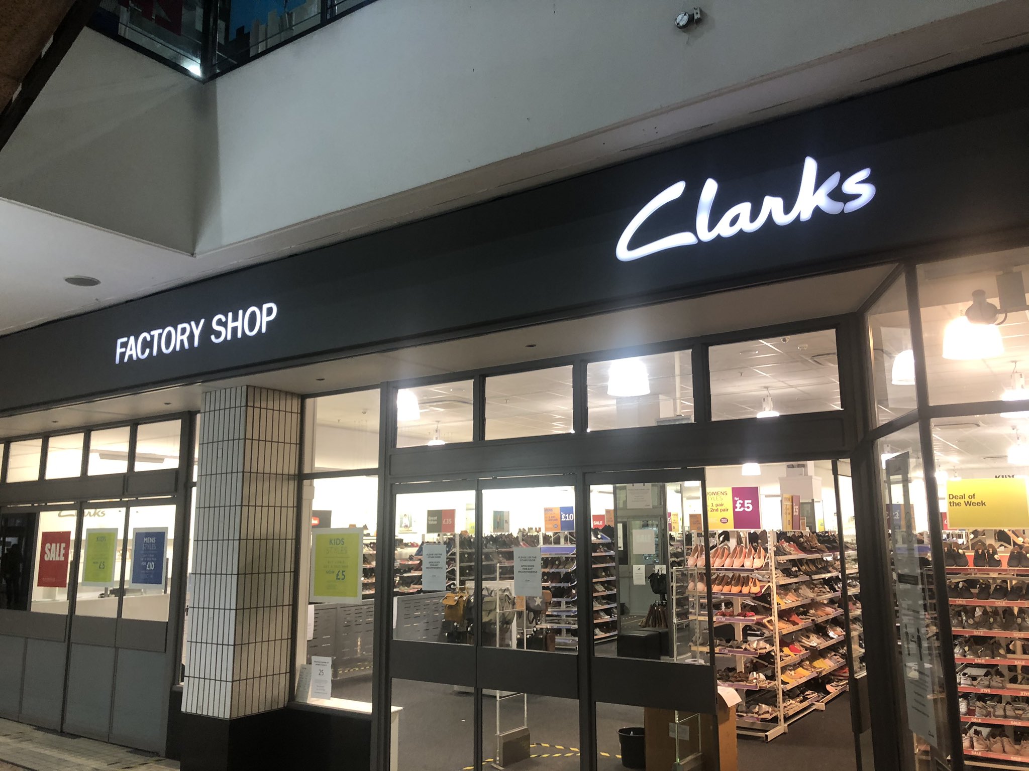 London SE1 Community Website on Twitter: "Clarks factory shop and Peacocks Elephant &amp; Castle Shopping reopened today https://t.co/hDXz32xG6I" / Twitter