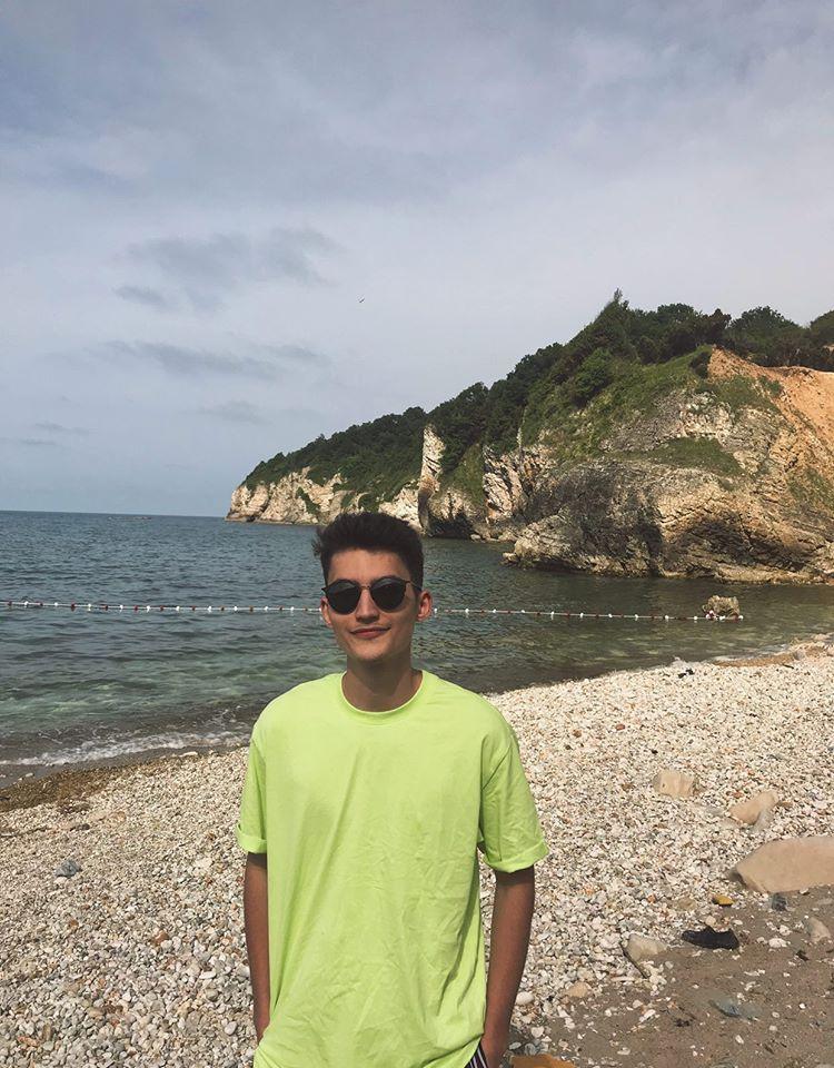 Kızlar hiç yakışıklı olan bi erkek kankanıza aşık oldunuz mu ?