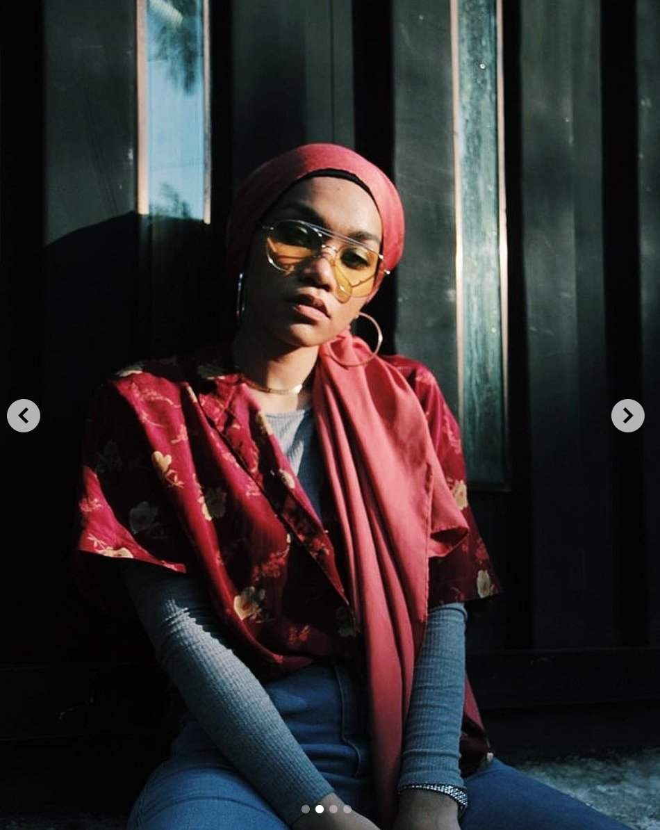 ifahhhhhhhhhh1's tweet photo. "A scarf isnt just a plain fabric one wraps around itself with, they identify as one where both brings out the confidence that lies within" - Farah . #SCARFORALL #SCARFISUNIVERSAL #BEAYOUTIFUL https://t.co/9XeEk4BE7S