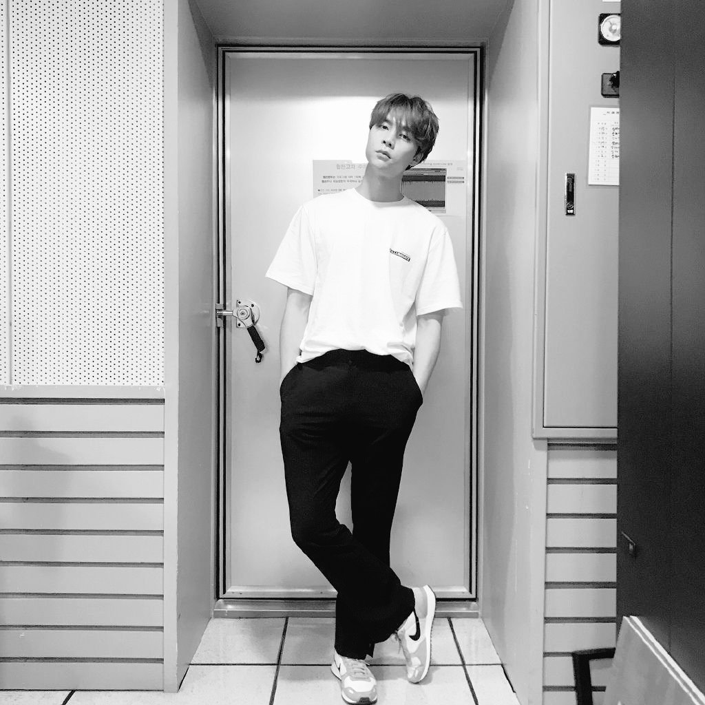 ` ทีไทม์  🕸   จอห์นนี่ 95'
   follow n talk ' 🕳  ,

                  .     ยพท ลฟตท 💣