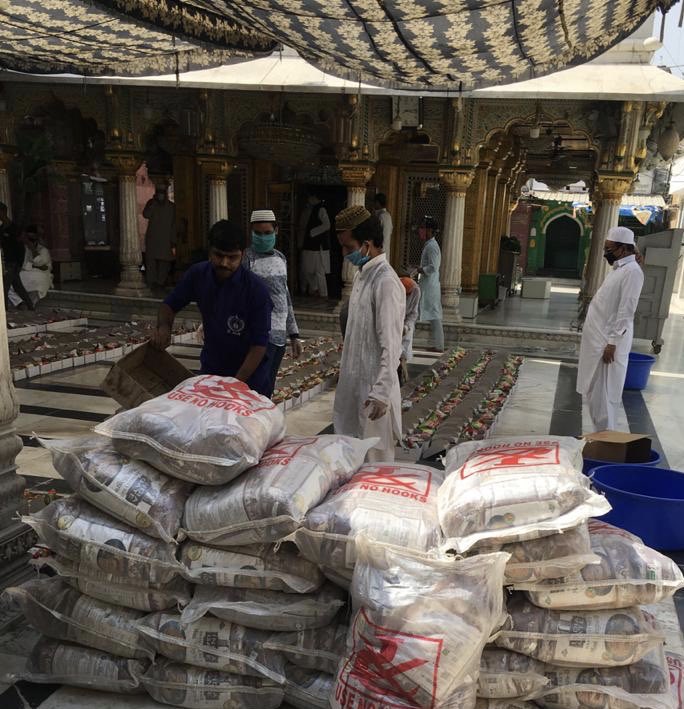 When I need blessings to start something new, Nizamuddin Dargah & Peerzada family is always there to bless me. 
Thank you forever. 
Grateful to @8Ndrf @NDRFHQ @satyaprad1 for your helping hands. ❤️ #FeedIndia 
#NDRFHelpingHands @AltamashNizami 🙏🏼