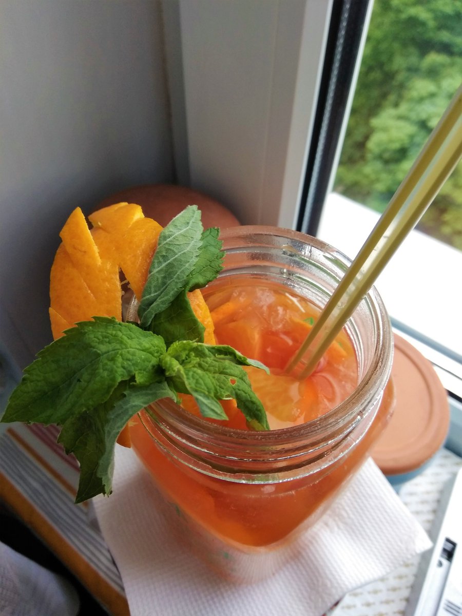 IasonLike's tweet image. Что же, Сяо Чжань, мы тоже кой-чего умеем).
Воды Перрье дома не случилось, а вот сухое розовое - ДА. Как по мне - вкус только улучшился))). 
#готовимдома