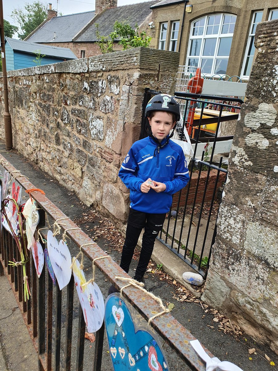 Dropping a be kind stone off to East Saltoun school 😍@elphytweets