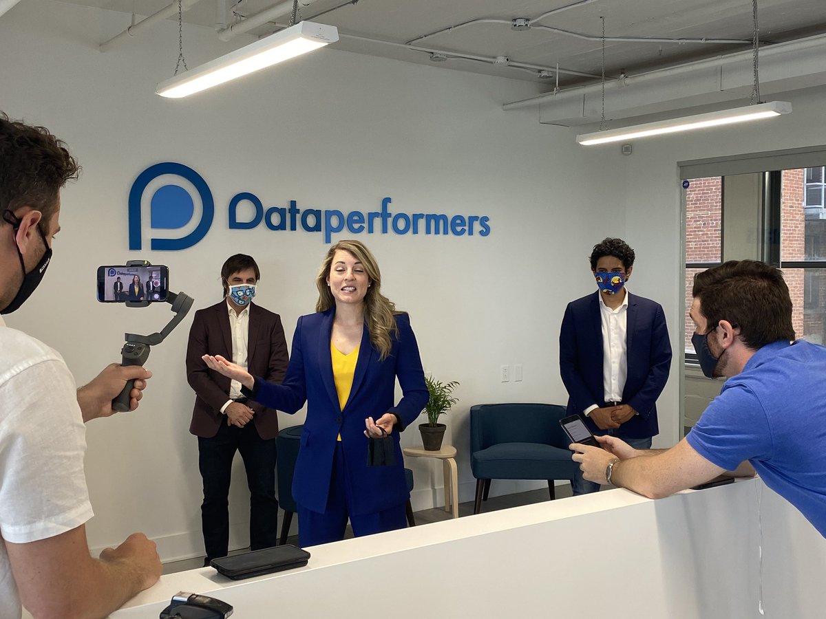 DrWinstonChan's tweet photo. La Ministre @DevEconCan @melaniejoly &amp; le ministre @Patrimoinecdn @s_guilbeault ont visité @Dataperformers, entreprise issu d’ #entrePrism @AccelerateurHEC @HEC_Montreal @ctajapan qui a réouvert leur bureau aujourd’hui grâce au soutien du gouvernement fédéral. cc @robertduttonhec https://t.co/ekxPqeb3vp