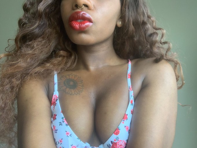 How are you going to serve your Queen today? https://t.co/CZOGaXnOuV<a href="/tag/avnstars"class="tags"><span>#avnstars</span></a>