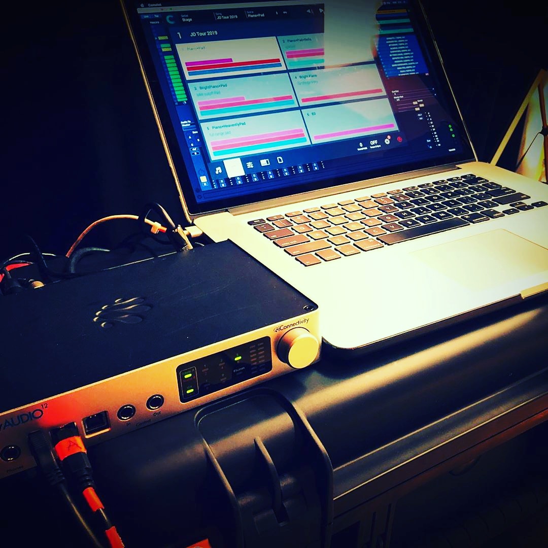Blackvoltaudio's tweet photo. #PlayAUDIO12 : configuración sencilla, redundante,escalable y a prueba de fallas.
Está interesante interface es flexible para adaptarse a las cambiantes necesidades de los shows en vivo.
.
.
📸 By @LuiggySantiago
.
.
#iConnectivity #iConnectivityMX #iConnectivityInterfaces https://t.co/GSkGNq2cPB