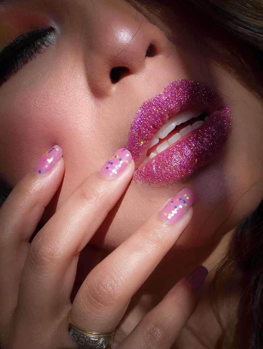 💎💎💎 Diamonds speak louder than words @YourPartyBestie [GLITZ] 🌟 #staygoldencosmetics #glitterlips