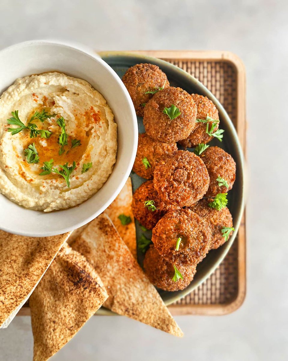 lokalocal's tweet photo. Change lives by cooking in this online Arabic Cooking Class! You'll cook up 3 classic Arabic dishes: Shawarma Wrap,🥙  Hummus and Falafel.🧆 And play your part in helping refugee families in Malaysia!

Sign Up Here: https://t.co/XKfznz4CQ7

#MalaysiaTrulyAsia https://t.co/wC0tsIyH2k