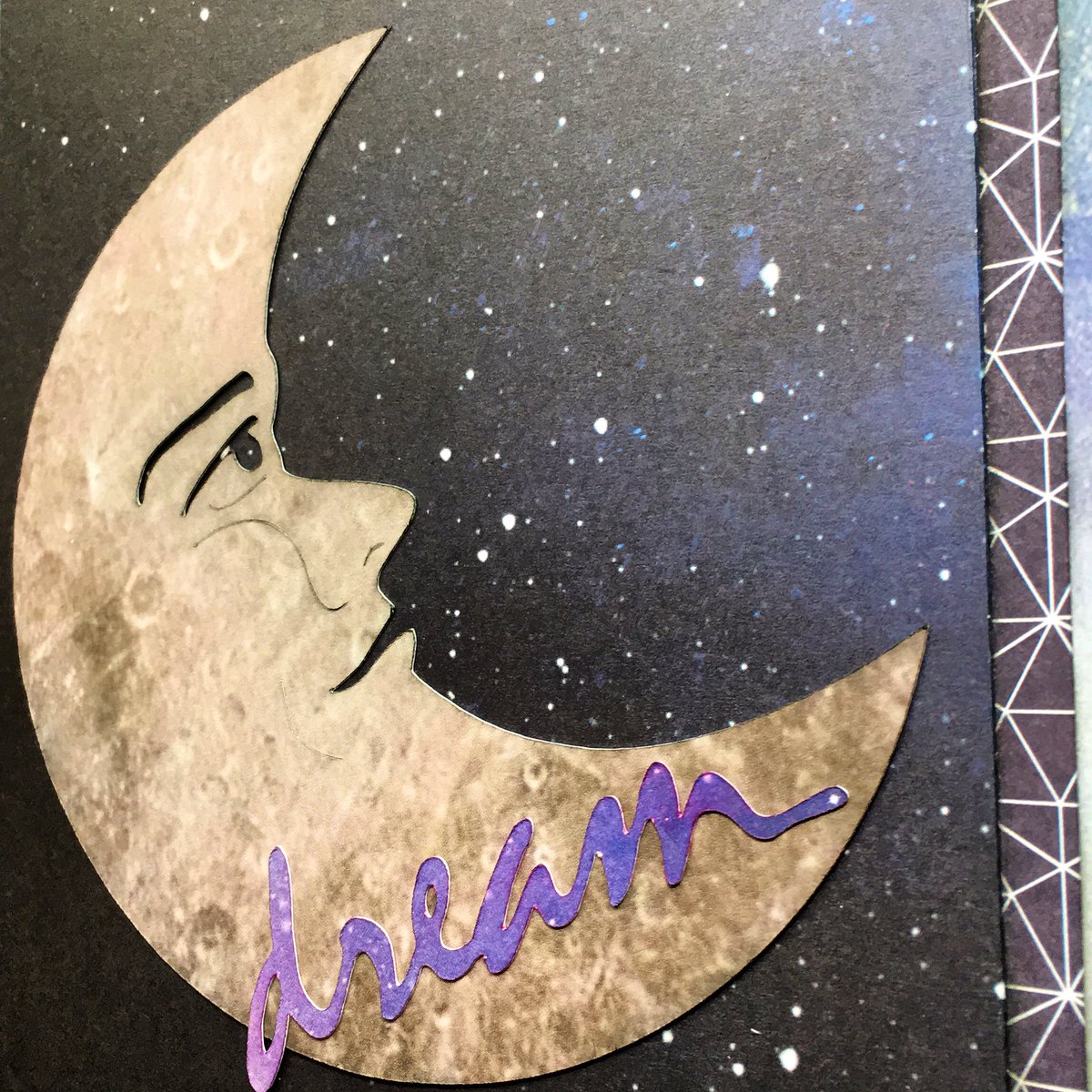 Papercutsnsuch's tweet image. I am still working on these folios. Adding Mr. Moon  pockets this morning! If these seem to be taking FOREVER, it’s because I have been soooo busy helping my (now adult) kid get ready for college #junkjournaljunkies #journalpockets