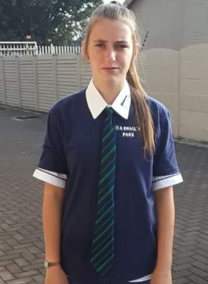 WhiteDisprin's tweet photo. MISSING
Danelle Farrelle
14 years old
+ -1.7m
Brown eyes
Hair colour: Blonde/Brown Grey tracksuit hoodie
Blue Denim with white stripes
Red tommy tekkies
Blue Scarf
Green Gimnasium bag
Last seen around 14h00 at her house closest corner Blackwood & Chestnut str 3 Rivers Ext 2 https://t.co/ckdZBtlssP
