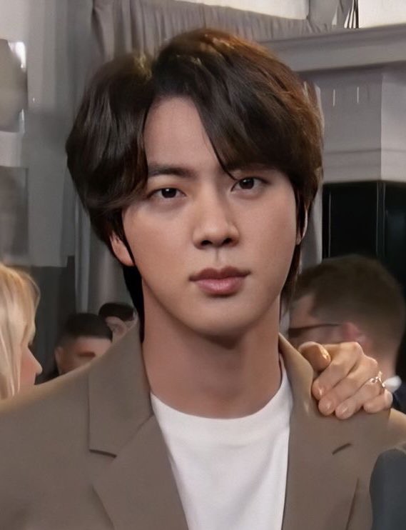 jinsluvie's tweet photo. grammys seokjin was a cultural reset ; a thread https://t.co/YOvZAoC9Yz