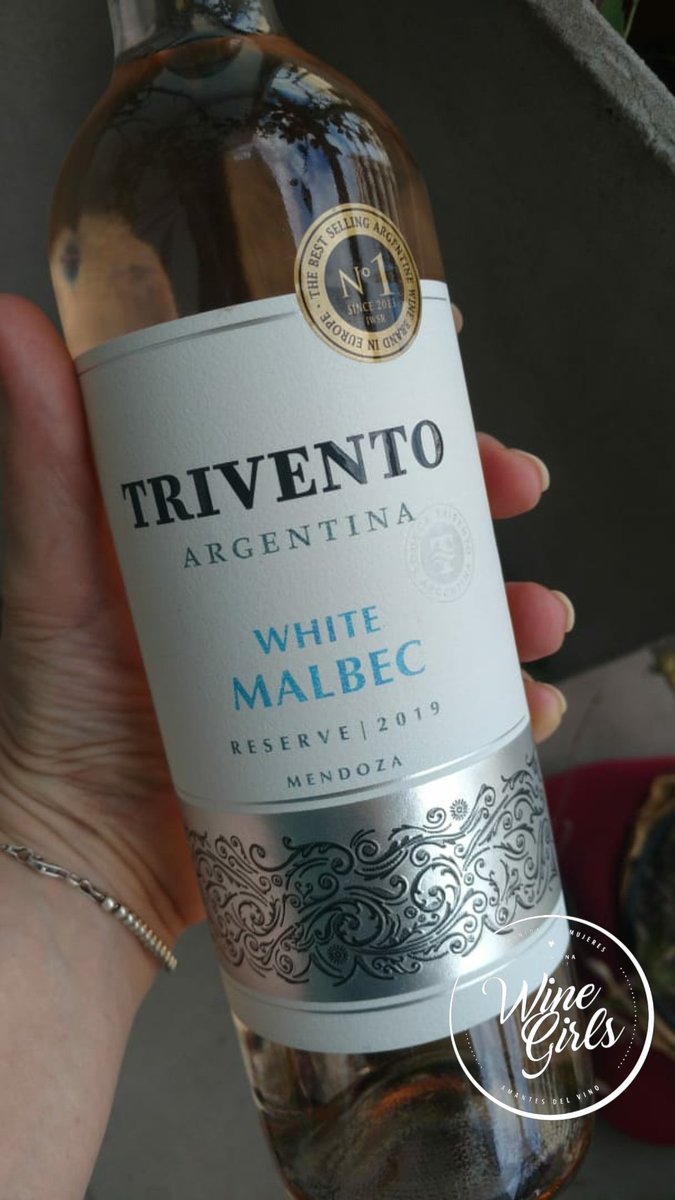 winegirlsarg's tweet photo. Elegimos @TriventoArg para éste mediodía de lunes feriado. #whitemalbec https://t.co/CzpyX3A9Lg