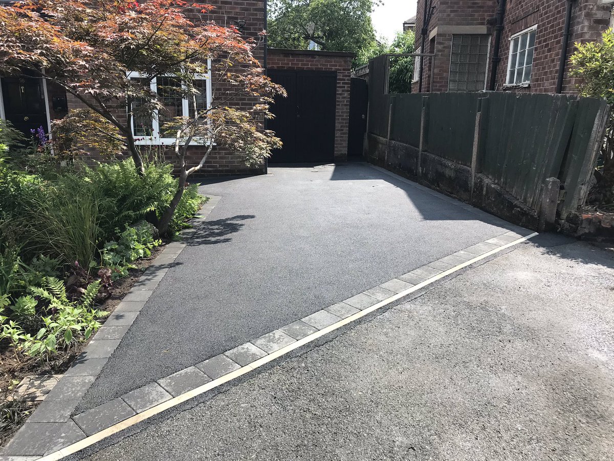cheshire_paving's tweet photo. Another New Driveway Finished In Knutsford Cheshire. Finished In 6mm SMA Tarmac With @Tobermore Shannon Charcoal Borders And KL Key Kerb Steps  😍😍 Wow Factor 

Tel: 01244 456545

https://t.co/0AGbLaQBn6 https://t.co/Mg5nbwjscK