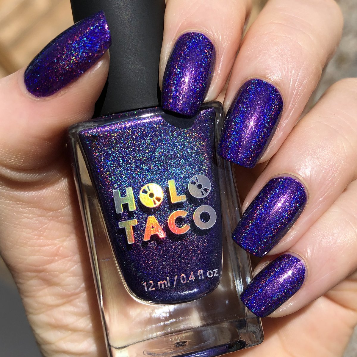 nailogical's tweet image. 💜Purple Slushie💜 new @holotaco linear holographic💅😈 The holo looks different depending on the lighting!✨

1. Sunlight☀️
2. Shade🌚
3. Phone flash📸
4. Indoor low-light🕯

⚠️Low in stock⚠️
holota.co/simplyrainbows2