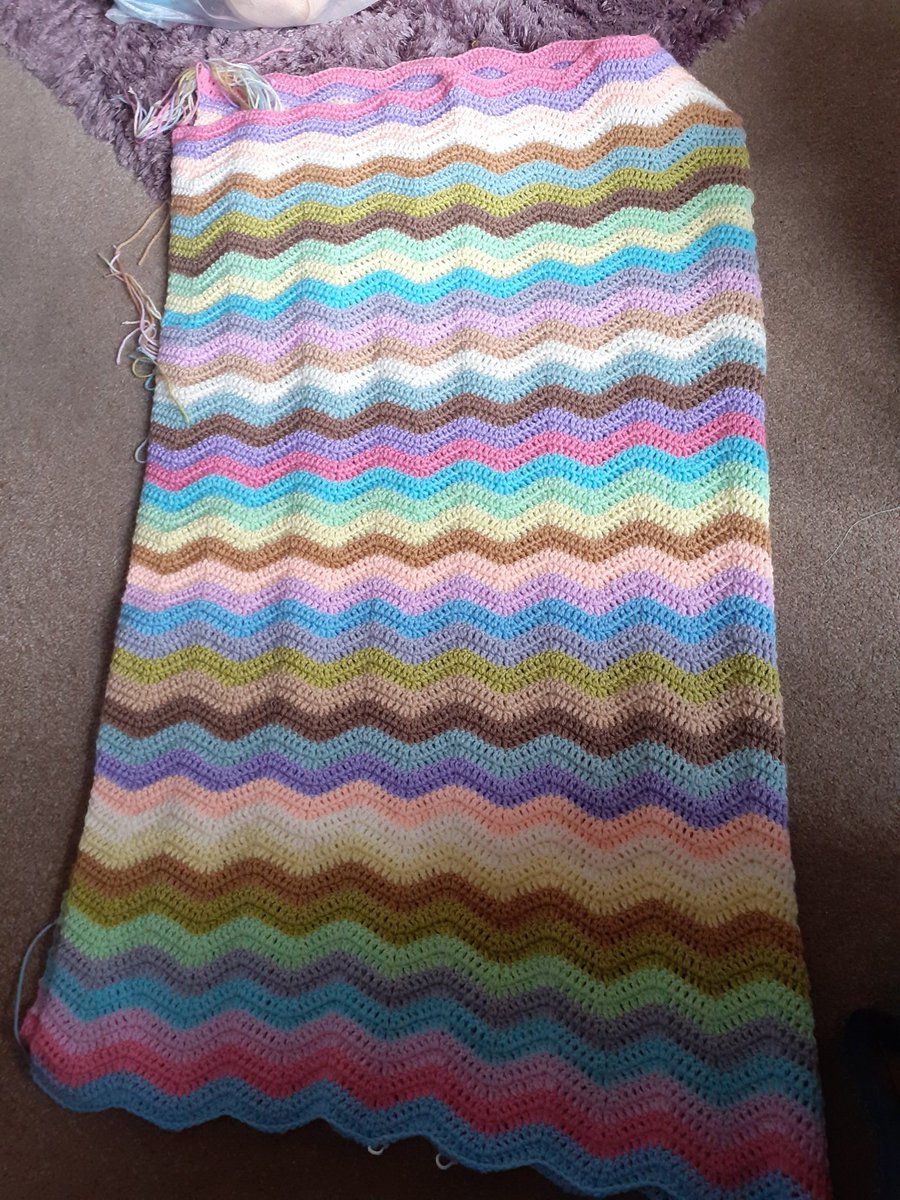 leo181711's tweet photo. Yesterday and today has been all about making headway with these! Hurty hands again but they need finishing! #TwoMonthsWork #HistoricalSampler #Attic24 #RippleCupcake https://t.co/hUVKtCMBPU