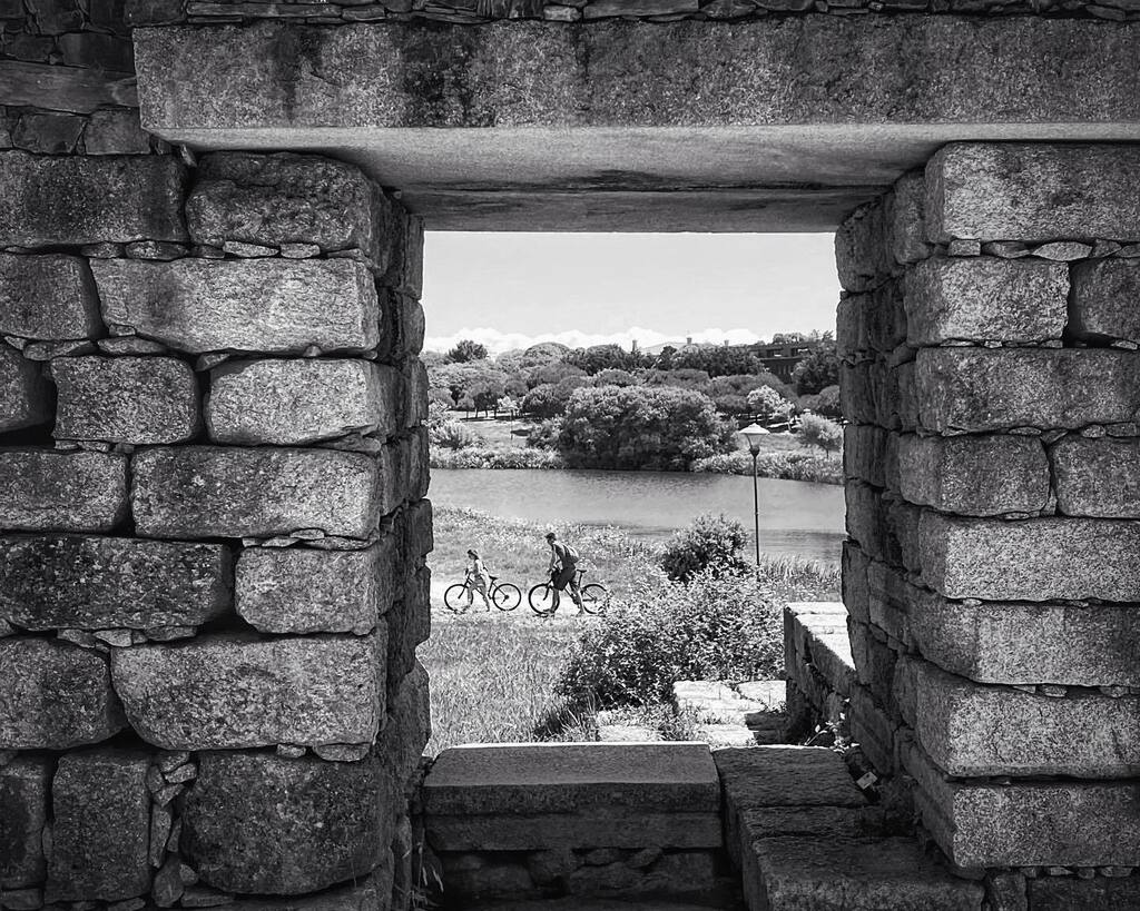 anuragsvr's tweet photo. In the city park of Porto, I found this wall with a window, just a wall in the middle of the park. 
I was looking for a perfect subject, that's when this couple walks across the window. 
______________________________________________________________
Fol… https://t.co/em4S3XkjsM https://t.co/XkpcTwmdWV