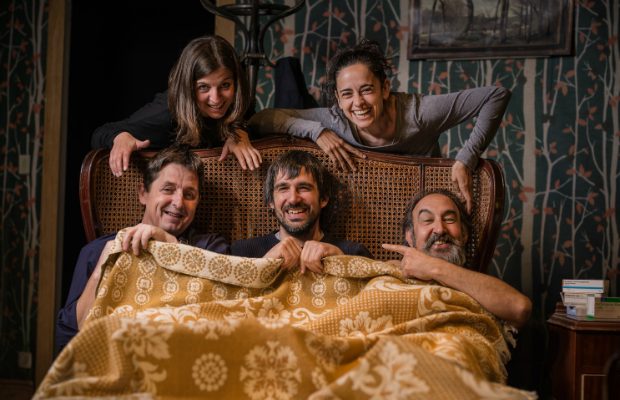 EscenaFamiliar's tweet photo. Estem molt contents,perquè el Polzet de @ZumZumTeatre ha guanyat el Premi de la Crítica al millor espectacle familiar 2019!! Els Zum Zum hi estaven nominats amb @LaBaldufaTeatre i @MariedeJongh. Tres grans espectacles. Enhorabona Zum Zum!!! #Polzet #PremisCritica #EscenaFamiliar https://t.co/CcJ2VINv51