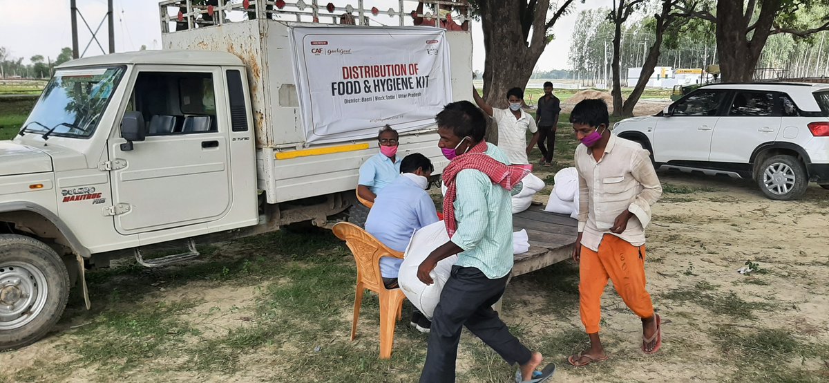 sathi_up's tweet photo. #COVID19Support
#SATHI distributed food and hygiene kit to over 60 poor and vulnerable families in #Basti district who had lost their livelihood in pandemic. During the distribution also created awareness about the pandemic and the precautions to take.
@CAFIndia_tweets 
#COVID19 https://t.co/YQddvoZeAE