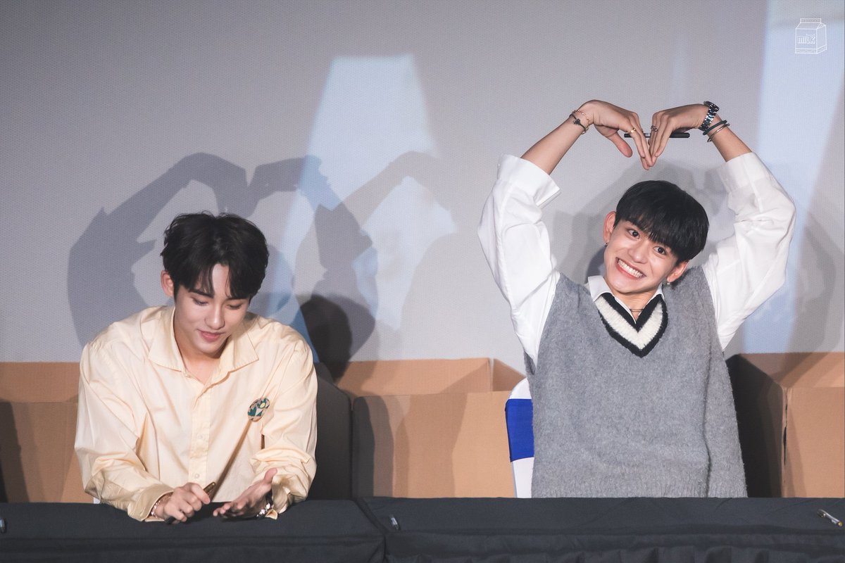 เอาจริงๆ พระพุทธองค์ก็อมยิ้มกับภาพนี้