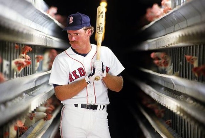  Wade Boggs jugó 18 temporadas en MLB en 15 de ellas bateó sobre .300 de Ave. 

Happy Birthday!  