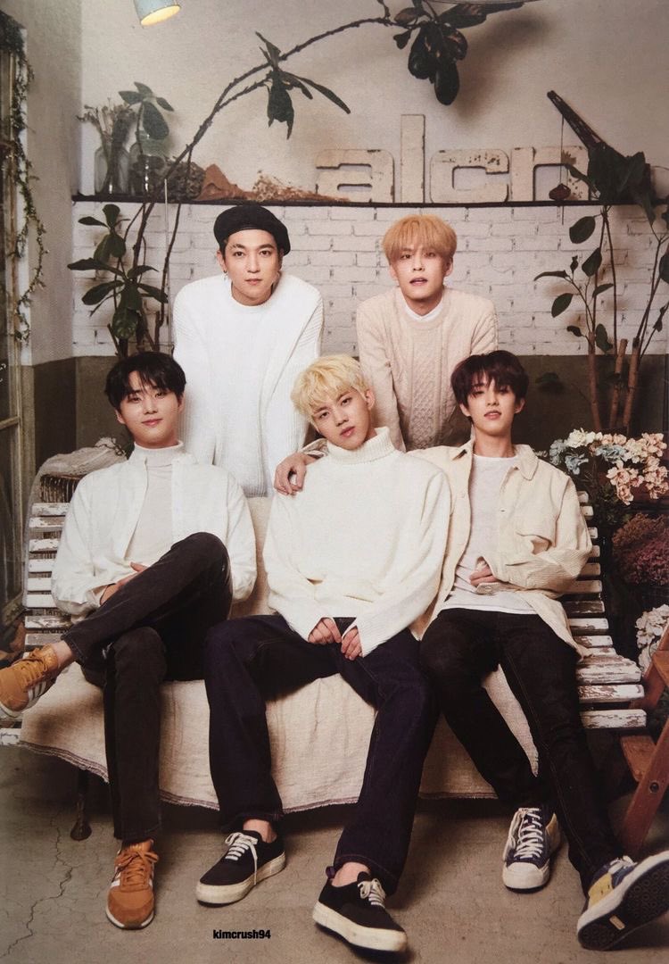 Dowoon in between Jae & Young K, a thread:   #JAE   #YOUNGK   #DOWOON   #DAY6