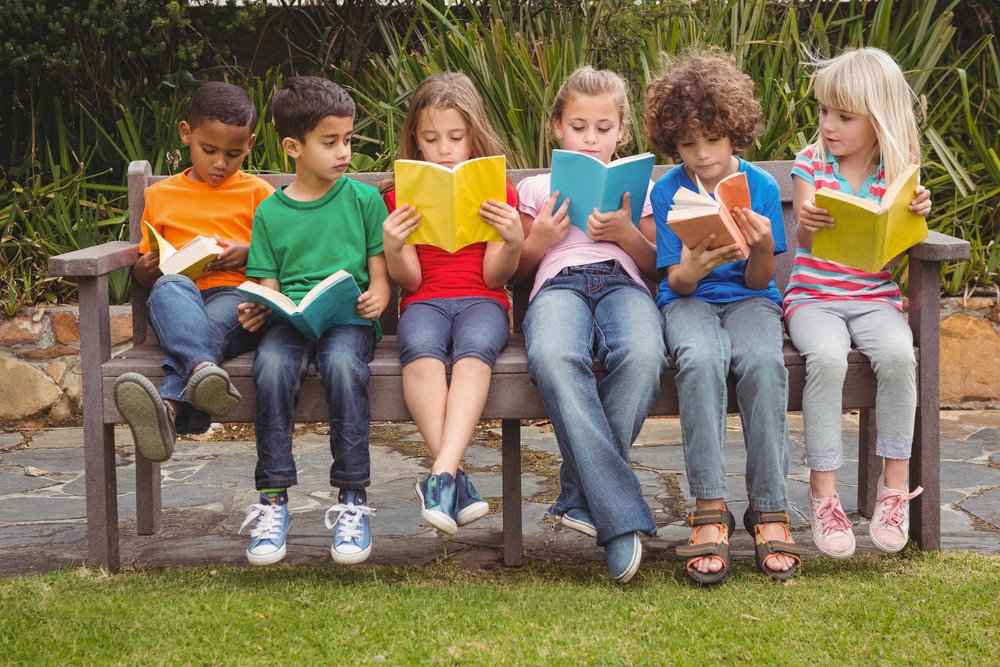Go2sNetwork's tweet image. If you&apos;re selecting your summer reads, make sure your kids are, too! This list has a few suggestions for your K-12 readers. #education #summerreading #K12 hubs.ly/H0rqhy40