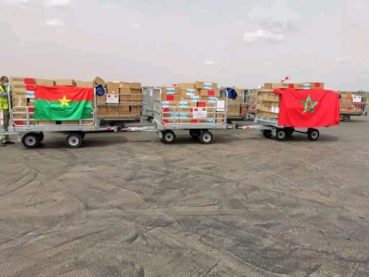 Tweets_Maroc's tweet photo. #المغرب #بوركينافاسو #افريقيا 
المساعدات الطبية المغربية تصل لواغادوغو عاصمة بوركينا فاسو بأوامر ملكية سامية. نتمنى الشفاء العاجل لمولانا الملك محمد السادس نصره الله. https://t.co/f4qjmdM60y