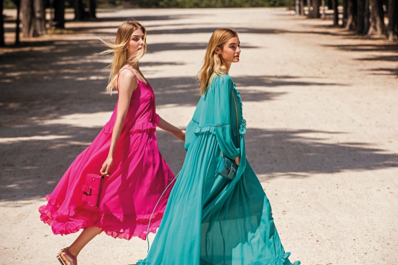 fashgonerogue's tweet image. Roos &amp;amp; Maartje Take a Walk in #Twinset Summer 2020 Campaign @twinsetofficial fgr.life/tzbUeu