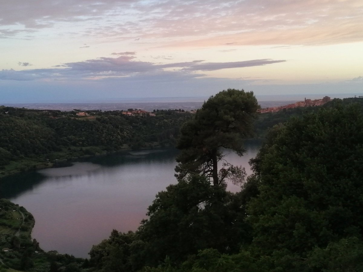 #lagodinemi #nemi #viafrancigena #viafrancigenadelsud
wildway.net