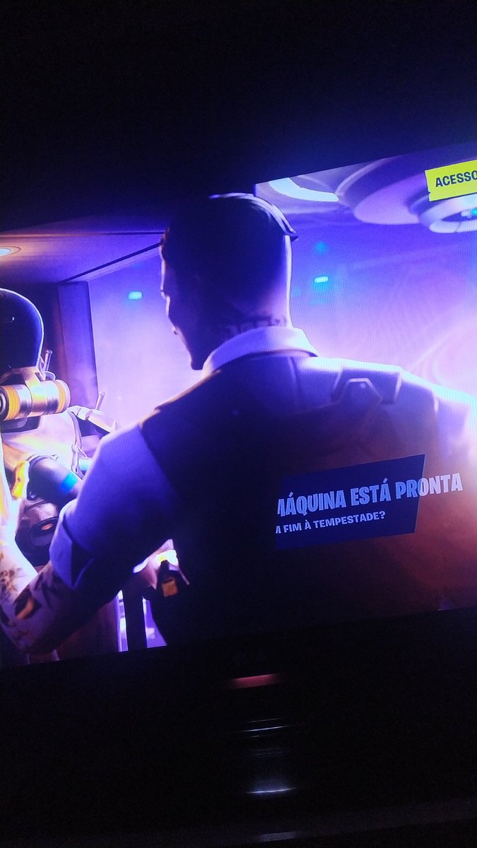 st_yfr's tweet photo. Mano que evento , mas não entendi a coisa da água um pouco https://t.co/ksA6eGGocU