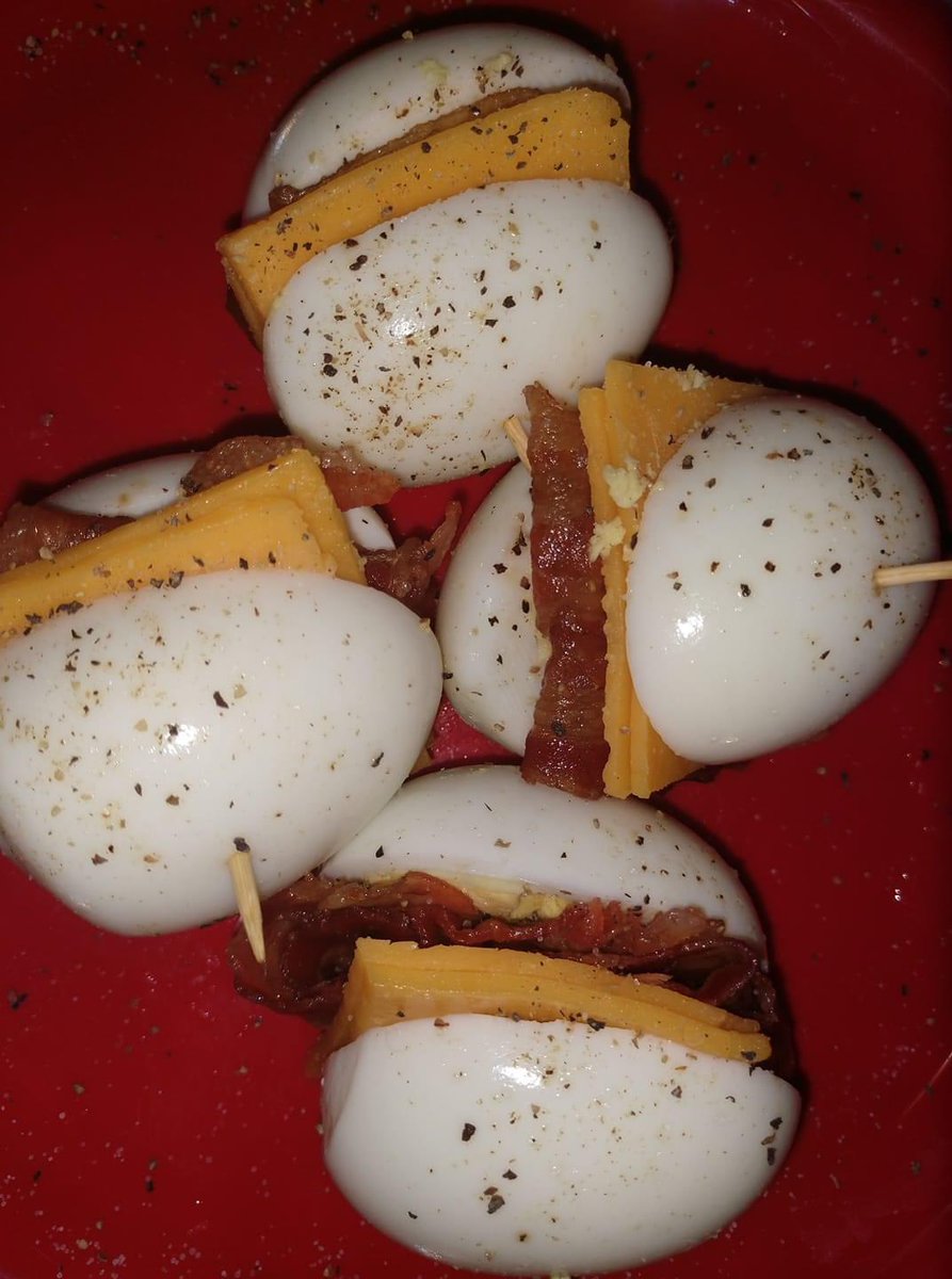 FUCKBOOG's tweet photo. Bacon egg and cheese 😂 https://t.co/iSiEaeta3B