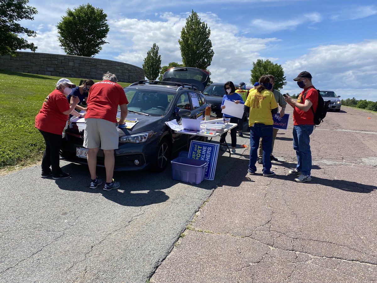 teach6's tweet photo. Dressing our cars. @BeuBrookline #AllEducatorsAreEssential #EducationJusticeIsRacialJustice https://t.co/ux5iYO5VXj