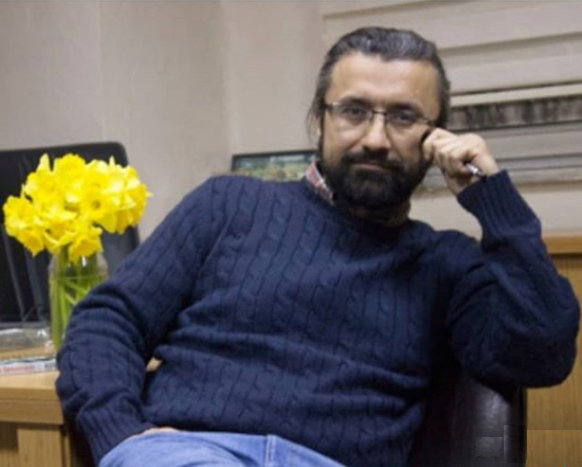 Olur ya,
Bazen sırtınıza bir bıçak, yüzünüze bir yumruk, ayağınıza bir çelme takılır.
Ne güzelmiş deyin.
Yağmur yağar yaralarınız iyileşir.
Güneş açar gülümsemenizi geri gelir.
Hayat dersiniz ey hayat, sen ne güzel şeysin böyle.
Ne güzel her gün yeniden başlamak sana..
#ademözbay