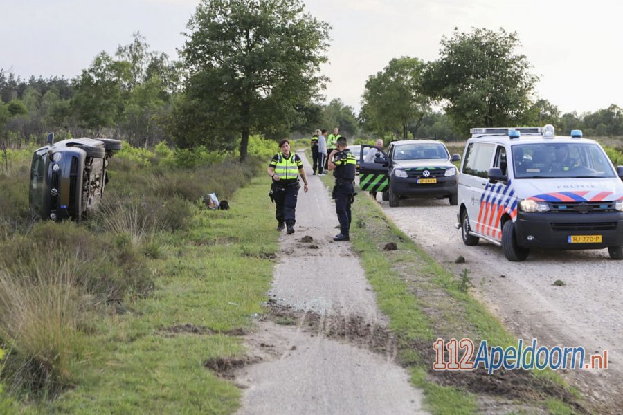 Auto raakt van de weg en belandt op zijn kant in #RadioKootwijk. 112Apeldoorn.