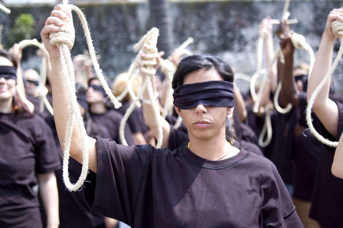 shaparakshjr's tweet photo. Even Saudi Arabia has stoped the execution of children , Iran is still the  country that executes offenders who committed crimes before the age of 18 based on Islamic sharia laws 
#StopExecutionsInIran
#StopChildExecution 
@sce_now https://t.co/OuqEWYz40T