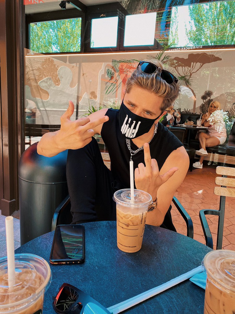 emartineeez's tweet photo. HAHAHAHAHA https://t.co/4ZyrdQHfq7