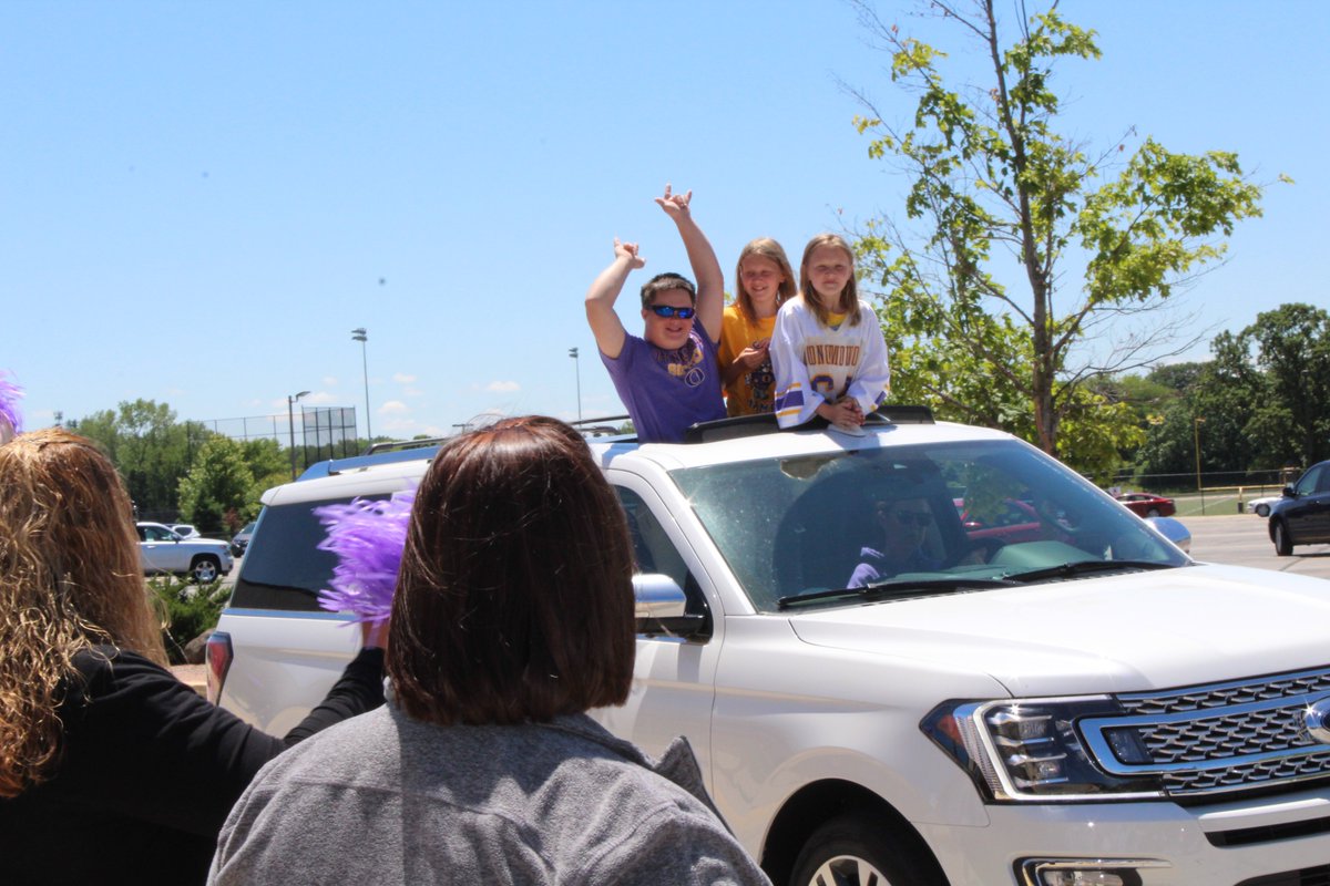 oconschools's tweet photo. OHS staff celebrated the Class of 2020 on Saturday with a farewell car parade & virtual name announcement. If you missed the name reading, you can see it here: https://t.co/kCt7Ic56Eq. Stay tuned for more details on the OHS Commencement Ceremony on August 1st. #OconPride2020 https://t.co/qjkrpDXWHC