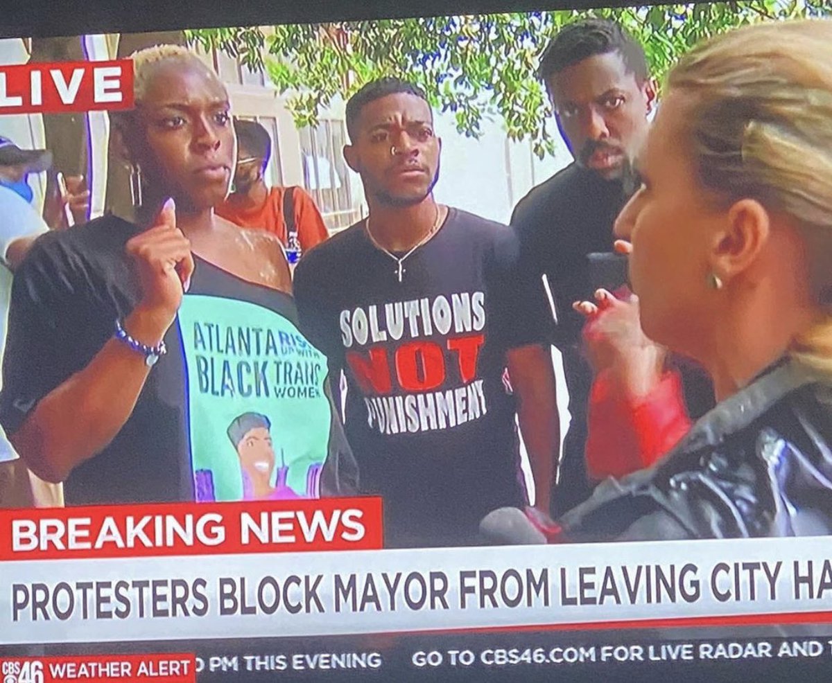 jonathanlykes's tweet photo. This is movement family! Demanding our mayor to #defundpolice & to #fundblackcommunities.
The irony is that our government has been defunding education, housing & health care for a generation. Its time to reallocate funds to #BuildBlackFutures!
#BYP100
#SNAPCO
#LiberationHouse https://t.co/AQ3lTP4KZX