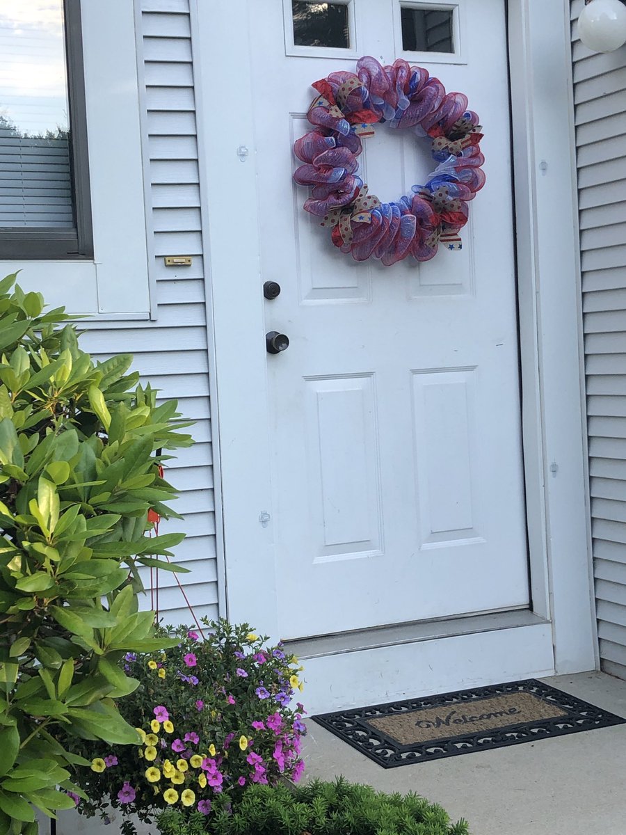 writermonkey77's tweet photo. Not really a craftsy kinda girl, but today I summoned my inner #MarthaStewart and created this ππΌ meh or marvelous? you decide ππ€ #myfirstwreath #doordecor https://t.co/fLyMMWIOdN