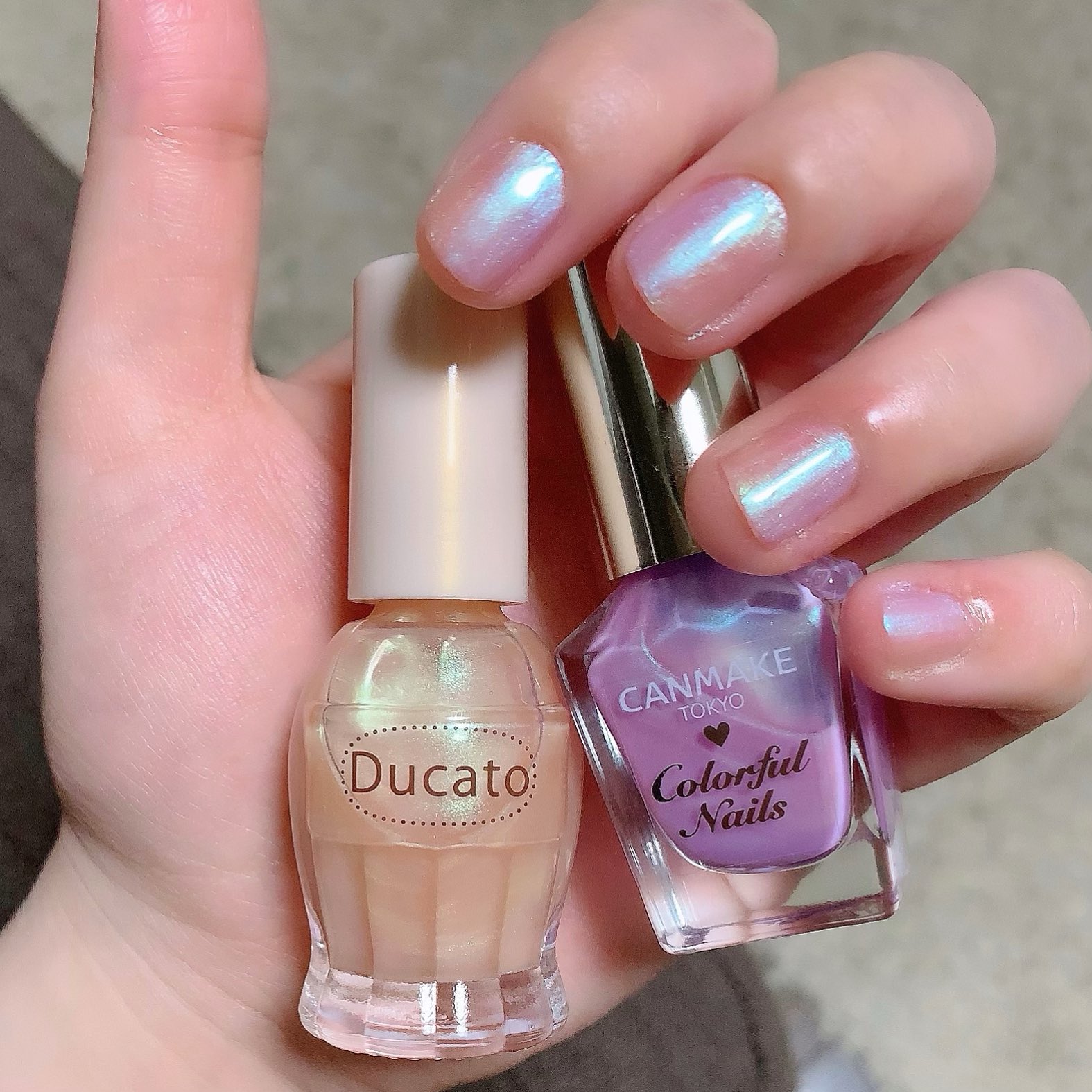 柔肌 在 Twitter 上 昨日寝る前に塗ったオーロラネイルが朝も可愛い 普段ネイルしないから朝起きて見たらニコニコしてしまった キャンメイクのミスティドリームとデュカートのオパールルックコート 縦割りネイルをやってみたくて仕事帰り買って落ちそうになり