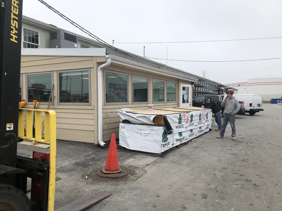 IamDTP's tweet photo. Exterior job for @schillingscom https://t.co/7htv1euPn8