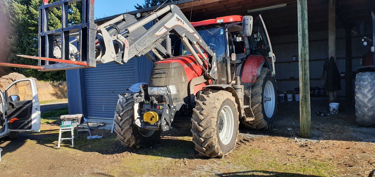 TotalAgControl's tweet image. 🚜 Yesterday Tony was out on a beautiful day fitting @topconag  @RDS_Technology loader scales in Klondyke. He even had a little helper in the cab with him while the bellbirds were singing outside 🐦
#nzfarming #precisionag #agriculture #farming #ruralnz #newzealandfarming