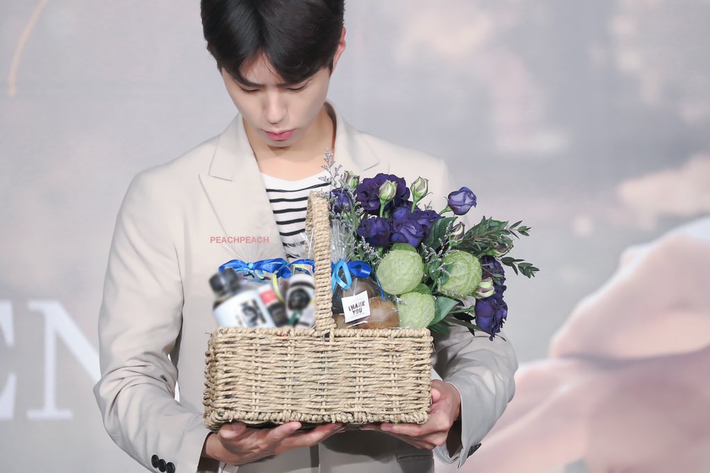 peachpeach913's tweet photo. #happybogumday 
Wish this special day be the beginning of another year full of happiness and blessings.🍰
生日快乐Happy birthday！🥳
@BOGUMMY

#어서와_박보검_생일파티
#박보검
#ParkBoGum #朴宝剑 https://t.co/Y0MPfmkzGg