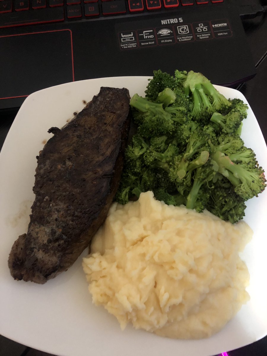 Lastlantern's tweet photo. Steak is always a good option https://t.co/V5jSAzCJri