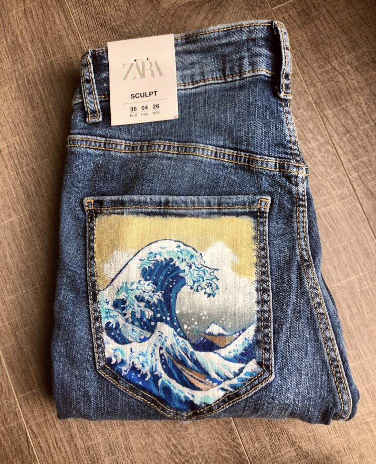 customjeany's tweet photo. Salut à tous ! Je fais des customs sur des pantalons/veste en jean qui résiste aux lavages. Je fais ca sur mon temps libre donc si vous êtes interessés de passer commande —> dm ! Je prends toute sorte de demande que cela soit des scènes d’animés/films ou des tableaux !! https://t.co/9Dbzb8Jcas