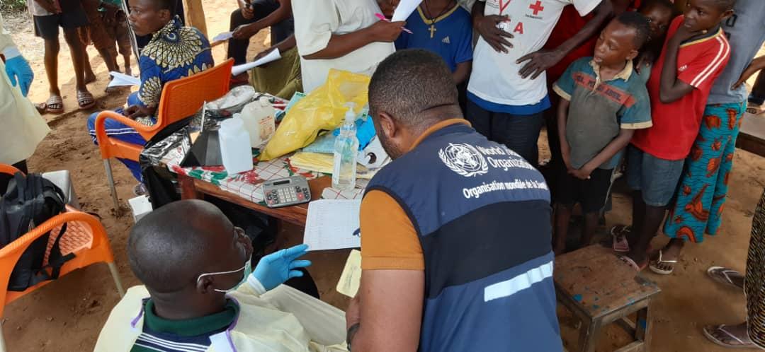 OMSRDCONGO's tweet photo. En réponse au cas confirmé d'#Ebola de la zone de santé d'#Iboko, #Equateur, #RDC, l'équipe de vaccination a débuté ce 15 juin à vacciner les contacts listés de l'aire de santé d'#Itipo. Ceci permettra de contrôler cette épidémie grace à cette composante essentielle de la riposte https://t.co/ZesKLSZKeZ