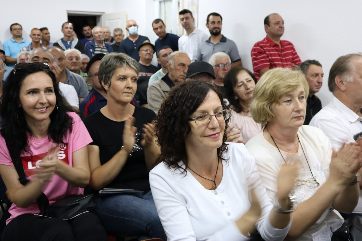 VolimSvilajnac's tweet photo. HVALA, TROPONJE!
Na tribini u Troponju izborna lista PREDRAG MILANOVIĆ - SVILAJNAC ČUVA BUDUĆNOST predstavila je svoj program, svog kandidata za predsednika Opštine i listu kandidata za odbornike u Skupštini opštine Svilajnac. https://t.co/kY3vej2PEg