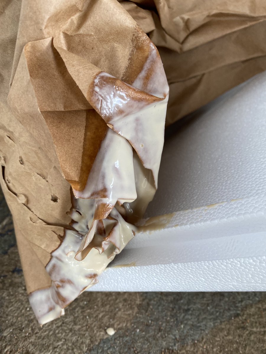 LetItB217's tweet photo. @FedEx your customer service is horrible. My perishable package was to arrive Friday, 6/12. Just showed up on my front stoop on Monday 6/15. Everything in the package was melted. Nothing salavable. I expect a full refund for my purchase from @eatenlightened!!! https://t.co/vGpK0w3fWm