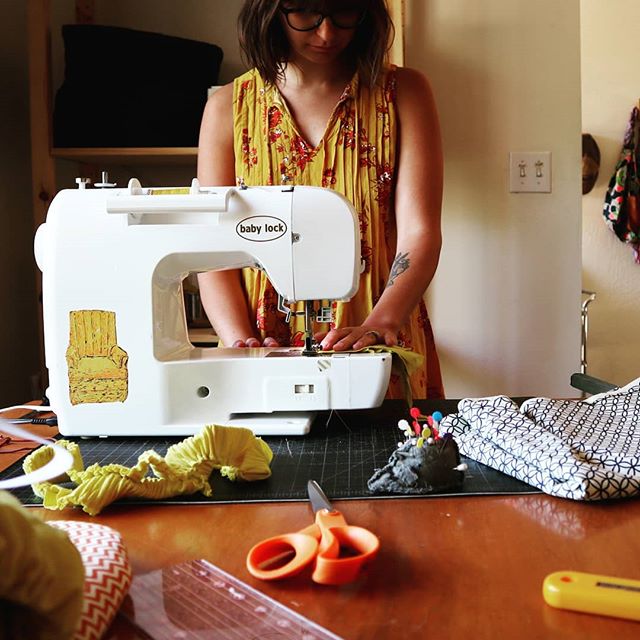 peardmade's tweet photo. Being absorbed into a task holds its own beauty. Sewing is that, a place to be with any and all thoughts.

ALSO: added a link in our profile to some amazing resources shared via blklivesmatter. Check it out!https://t.co/cqSA9im4l9 https://t.co/ucVK4bb5OW